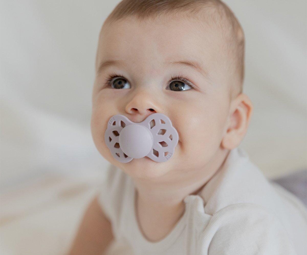 2 chupetas BIBS Infinity simétrica silicone sage | ivory pacifier BIBS 