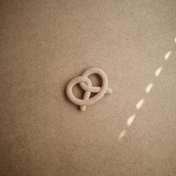 Mordedor pretzel Teether mushie