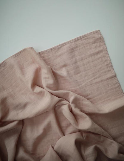 Muslin swaddle blush mushie muslin mushie 