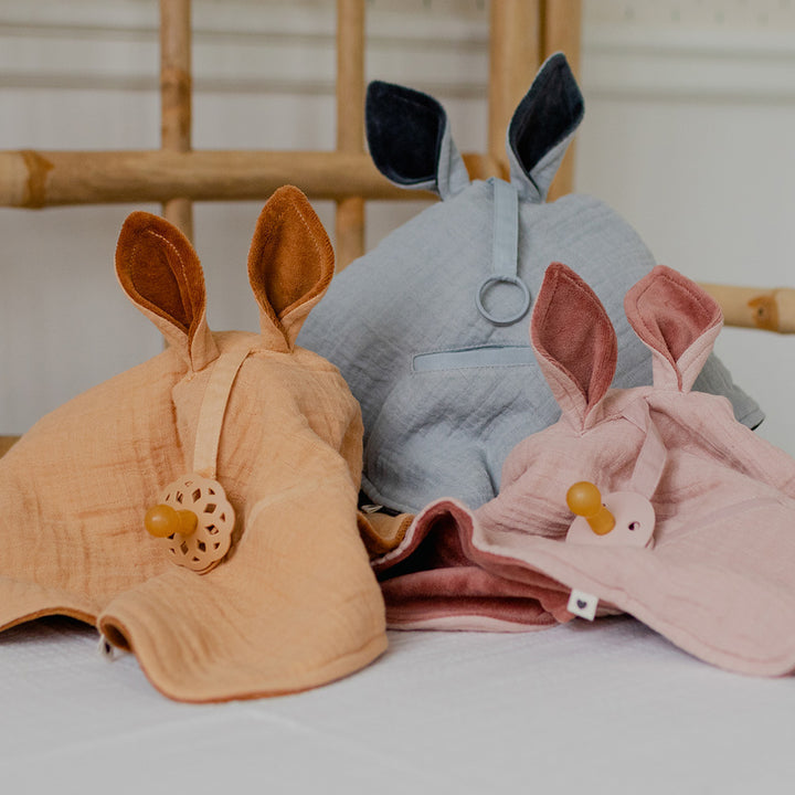 Doudou canguru desert sand Doudou Bibs 