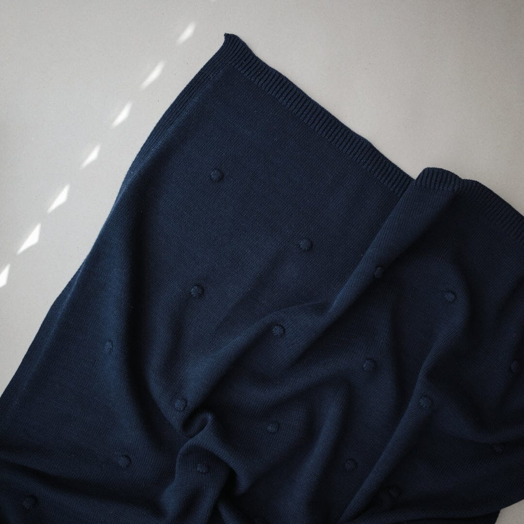Manta de bebé textured dots dark navy mushie Blanket mushie 