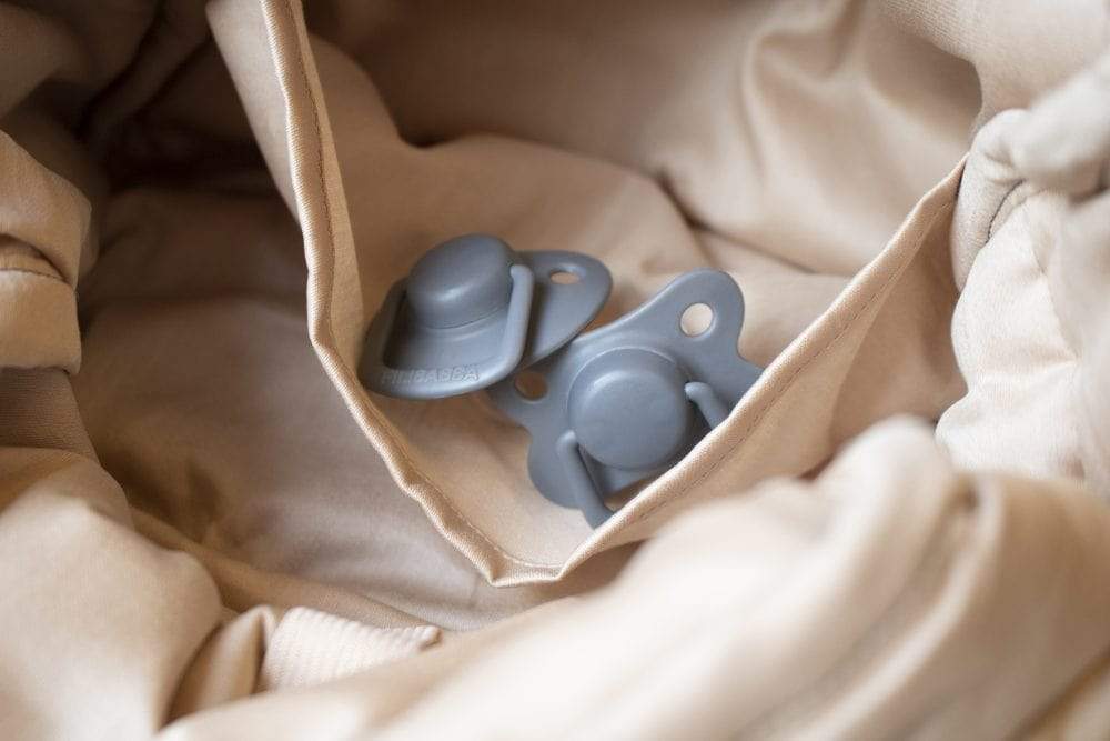 Pacifiers 2-pack stone grey +6M Filibabba accessories Filibabba
