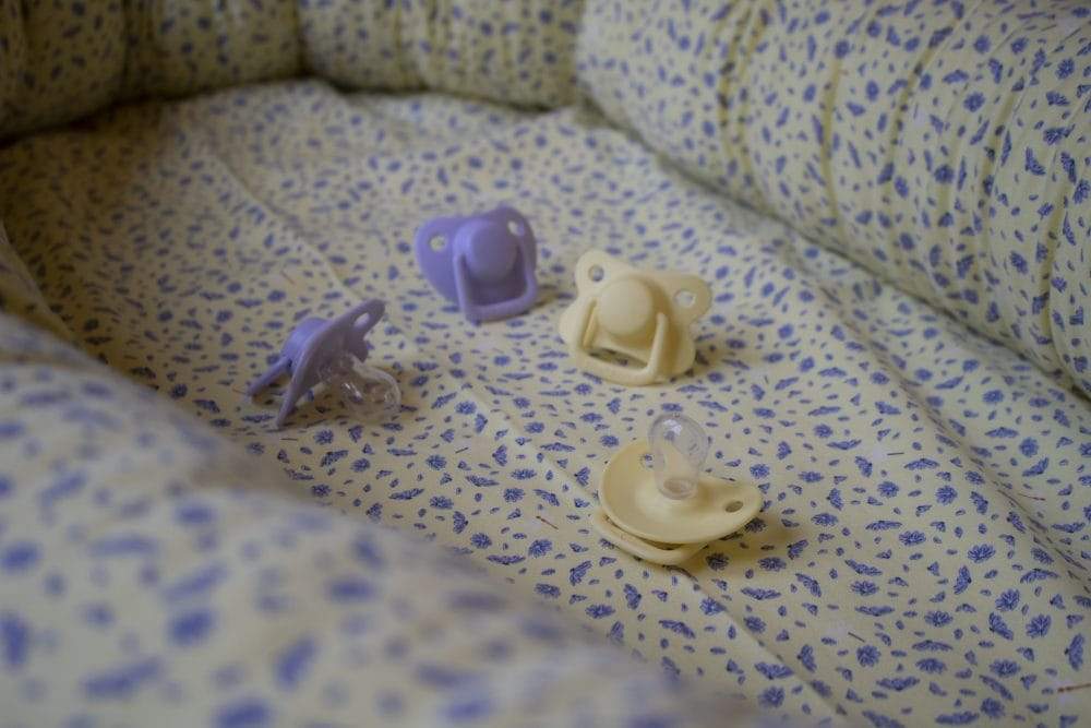 Pacifiers 2-pack pale banana 0-6M Filibabba accessories Filibabba