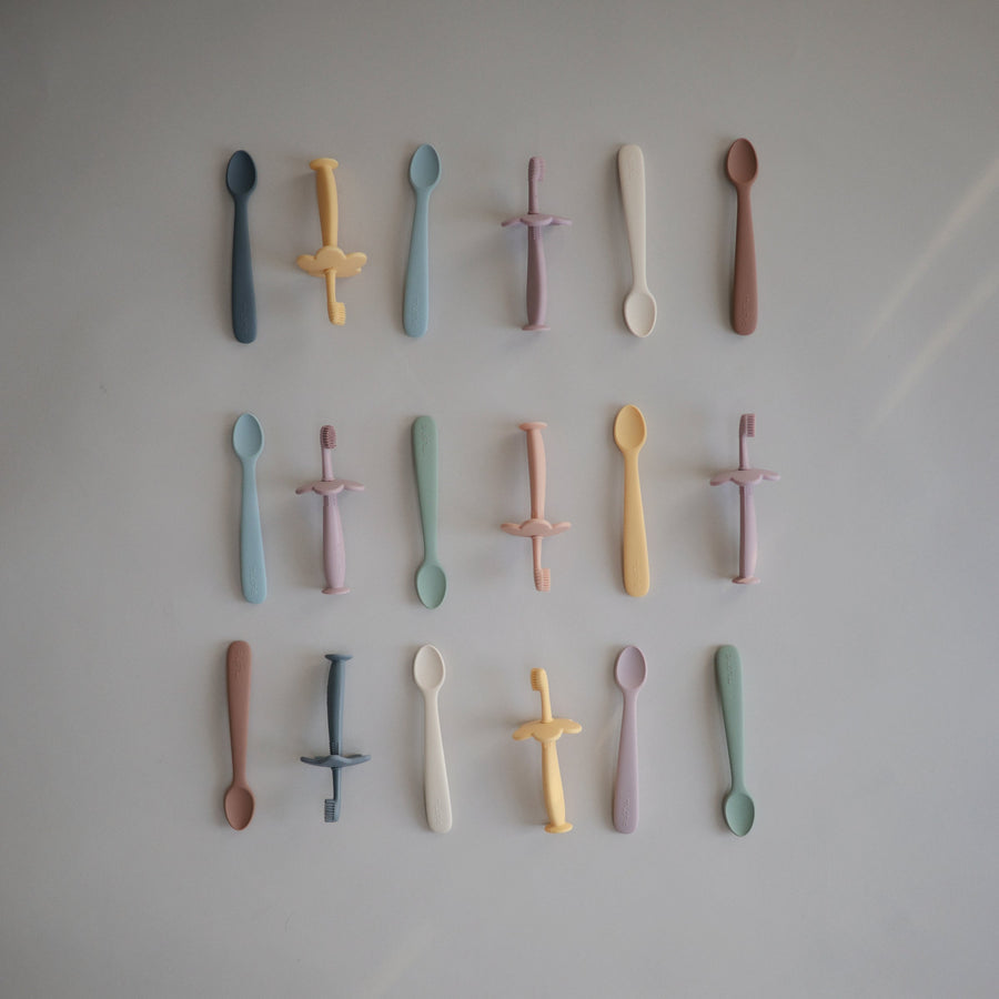 2-pack silicone feeding spoon daffodil mushie Meal mushie 