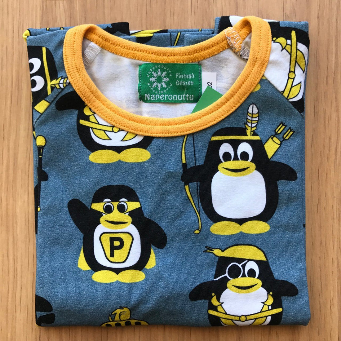 Penguin party top Tops Naperonuttu 