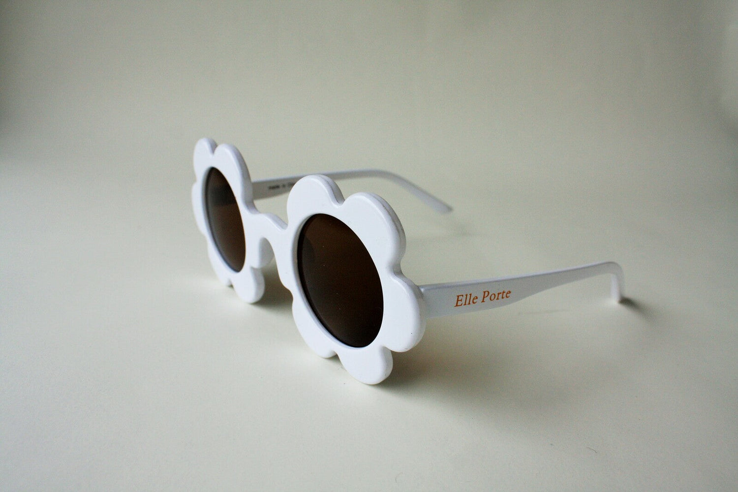 Óculos de sol daisy marshmallow sunglasses Elle Porte 