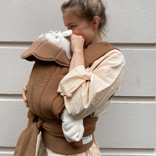 Umami baby carrier corduroy walnut Konges sløjd Moms Konges sløjd 