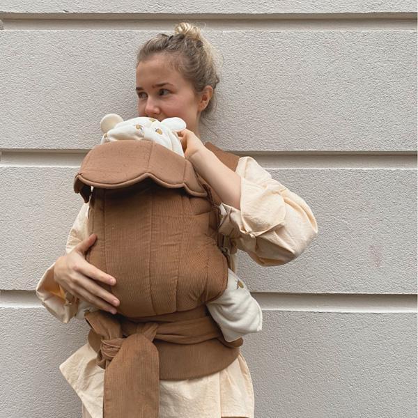 Umami baby carrier corduroy walnut Konges sløjd Moms Konges sløjd 