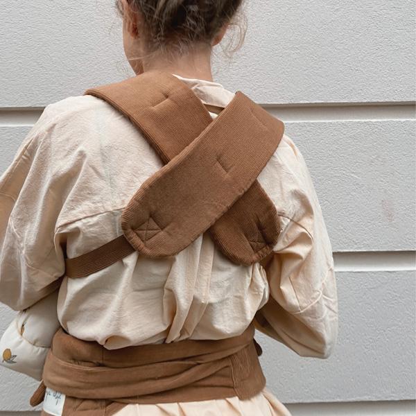 Umami baby carrier corduroy walnut Konges sløjd Moms Konges sløjd 