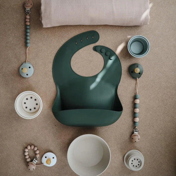 Silicone baby bib forest green mushie dinnerware mushie 