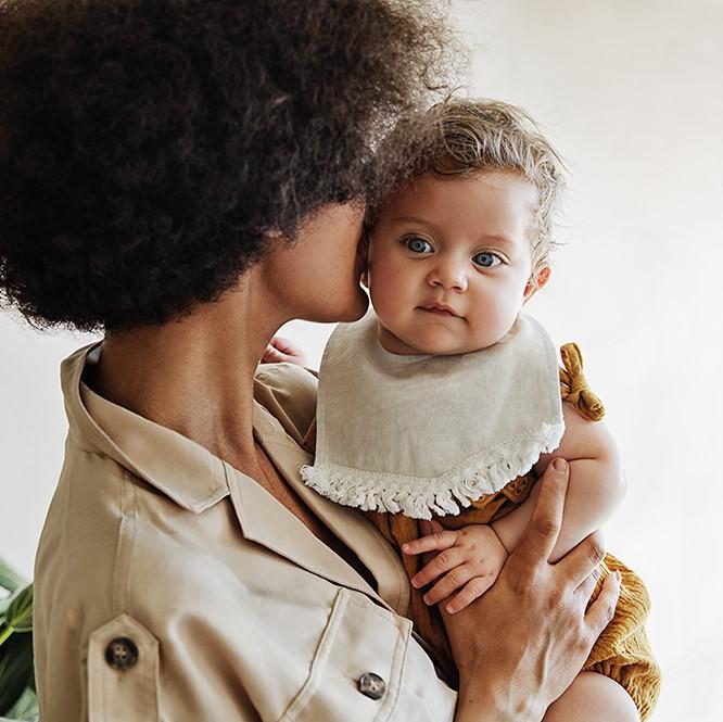 DryBib Lilly white Bibs Elodie details