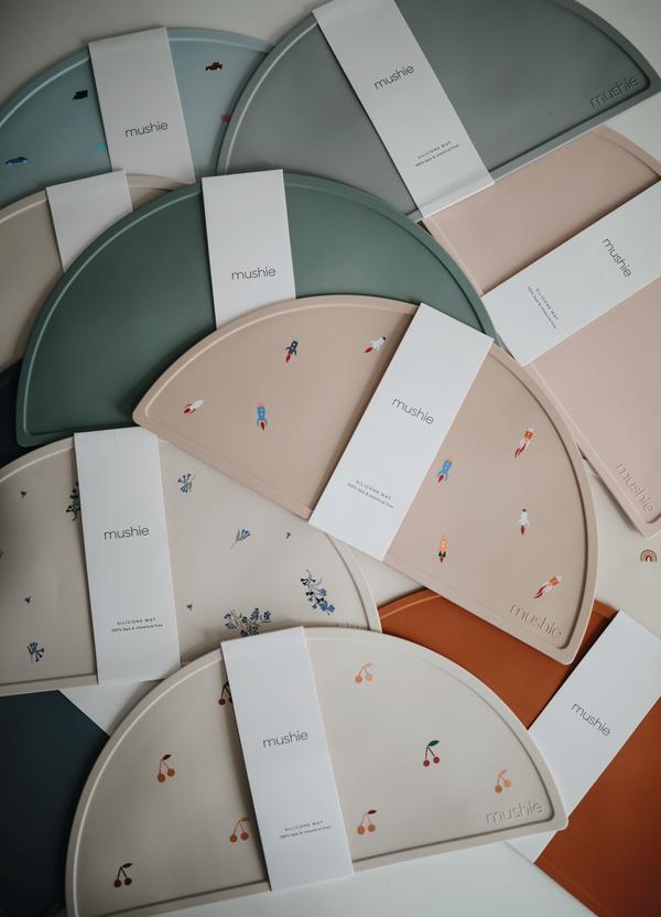 Silicone place mat vanilla confetti meal mushie 