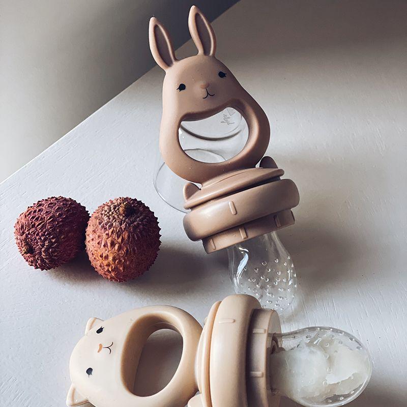 Silicone fruit feeding pacifier bunny almond terracotta Konges sløjd Dinnerware Konges sløjd