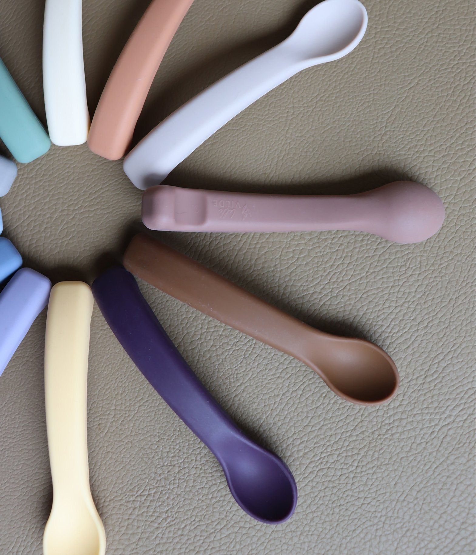 3-pack silicone spoons iris Lille Vilde dinnerware LIlle Vilde 