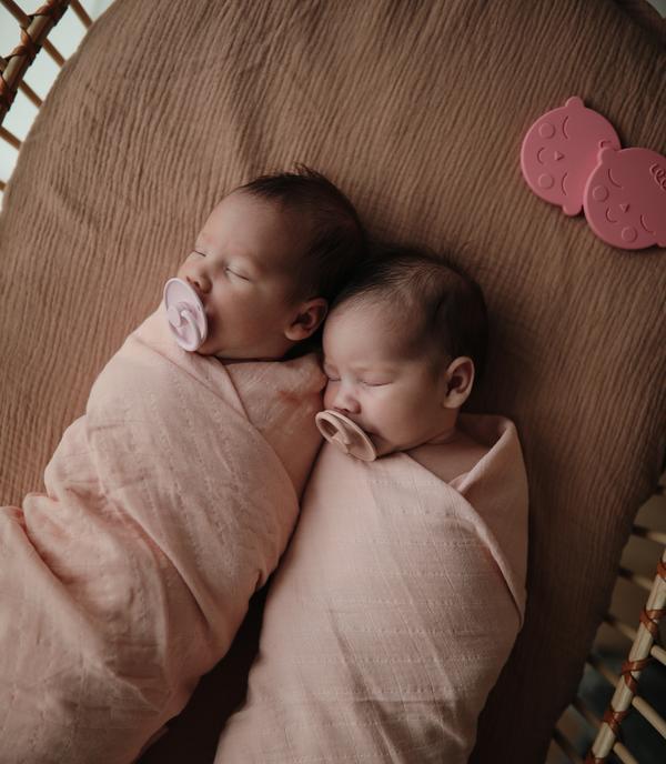 Muslin swaddle blush mushie muslin mushie 
